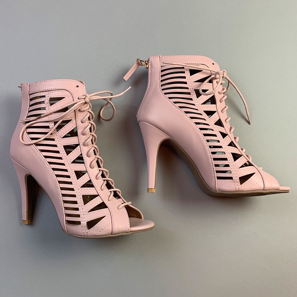 Lavender heels Rue 21 lightly worn.